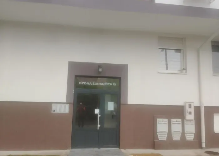 Lari 公寓 苏博蒂察